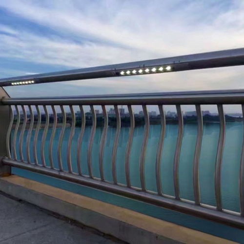 煙臺燈光護欄報價服務(wù)為先 解析山東森鑫護欄金屬結(jié)構(gòu)優(yōu)勢與選擇策略